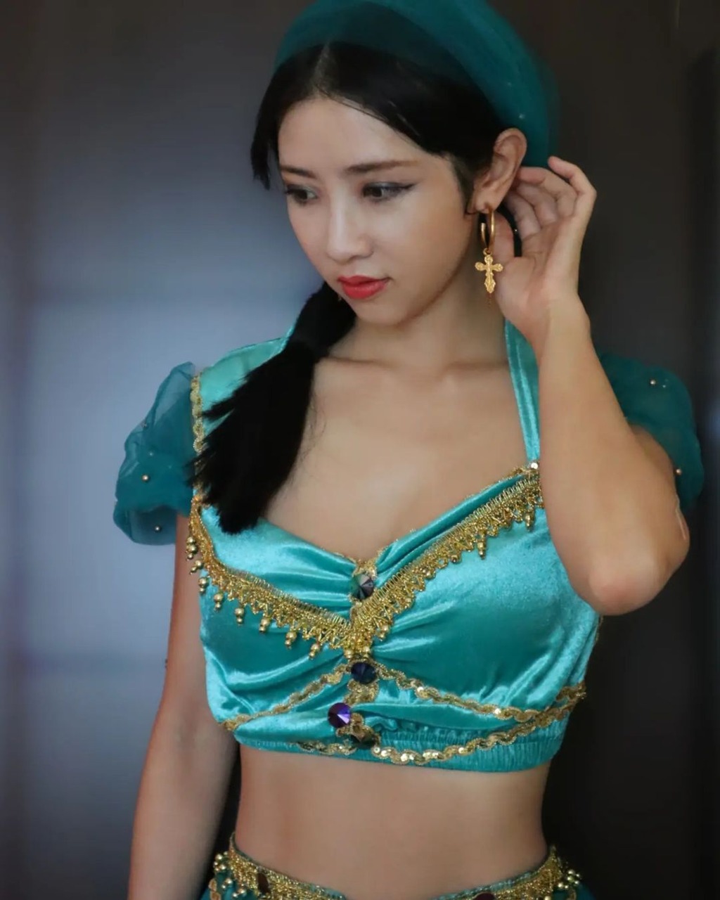 不過利穎怡一直被指與一名圈外男子拍拖。